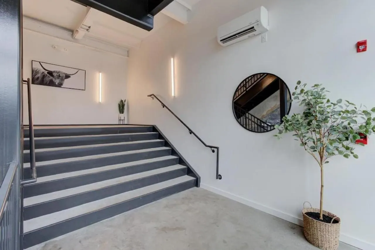 Super Central Location Memphis Apartment